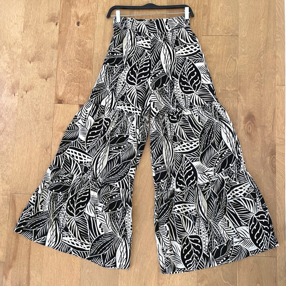 Rich & Famous Black White Tropical Leaf Print Wide Leg Tiered Palazzo Pants M